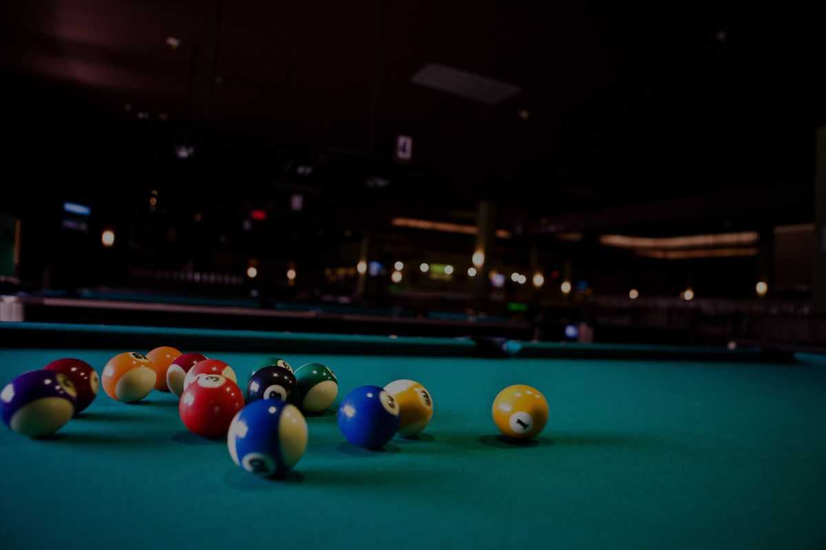 How Pros Bank Shots in Pool [VIDEO]