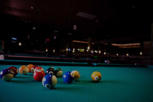 How Pros Bank Shots in Pool [VIDEO]