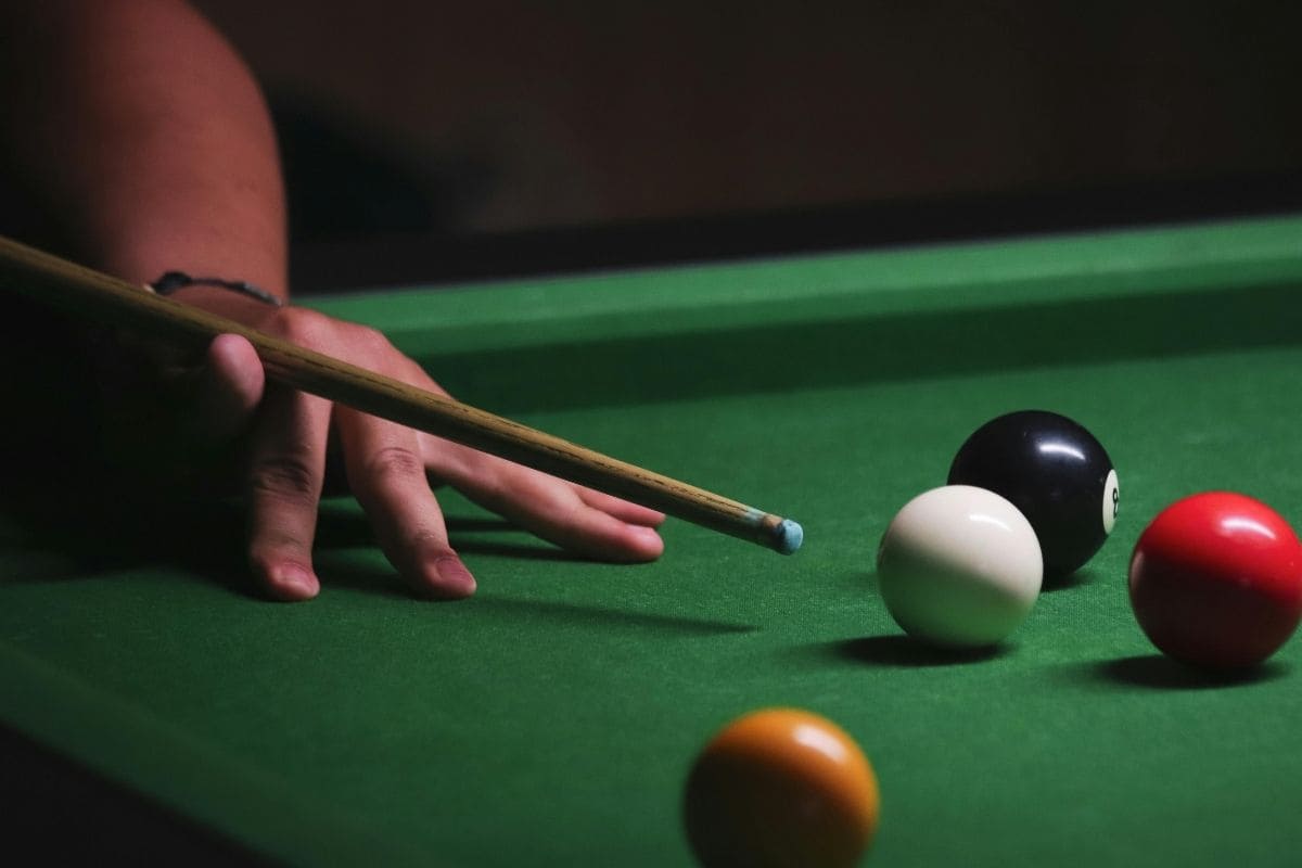 GRIP MISTAKES: How to Hold a Pool Cue Correctly [VIDEO]